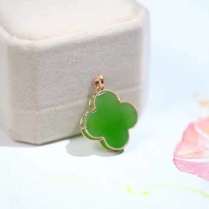 果绿四叶草18k金镶嵌天然俄料和田玉简单百搭时尚款（多样性发货）