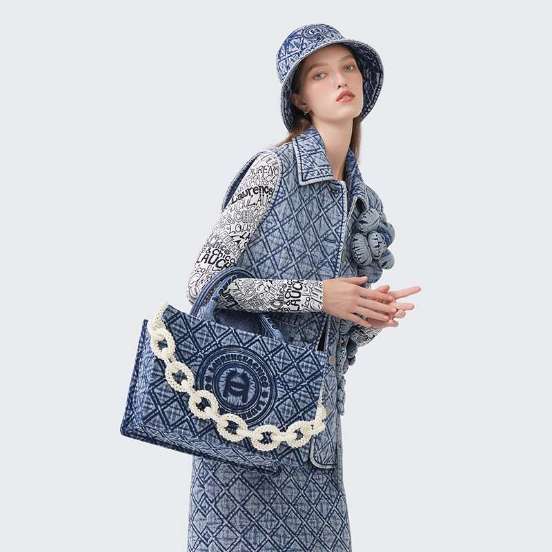 LAURENCE & CHICO时尚菱形格子圆盘LC Logo刺绣Tote包21G50429