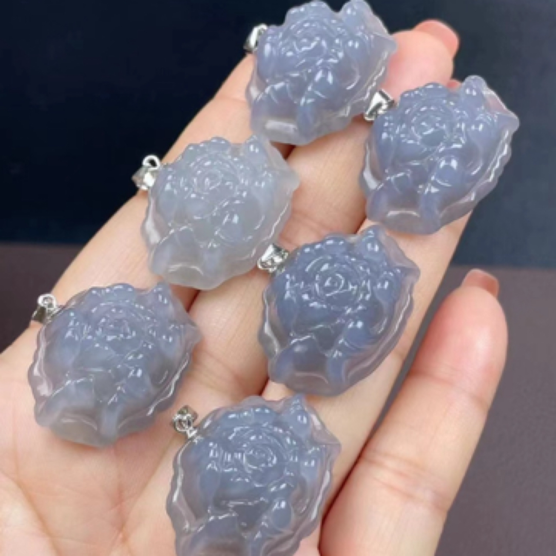 精品和田玉锁骨花开富贵银扣头（颜色发其一）