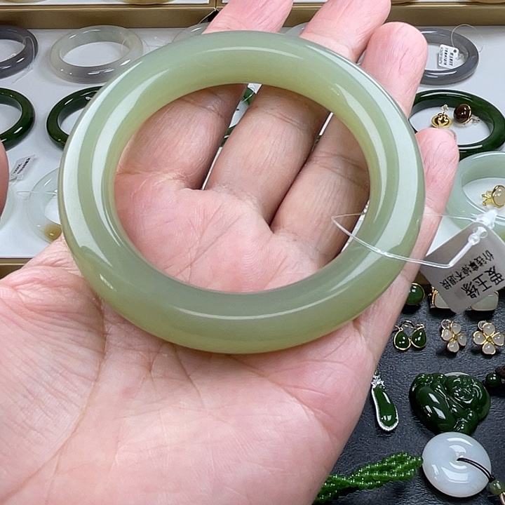 和田玉手镯未镶嵌