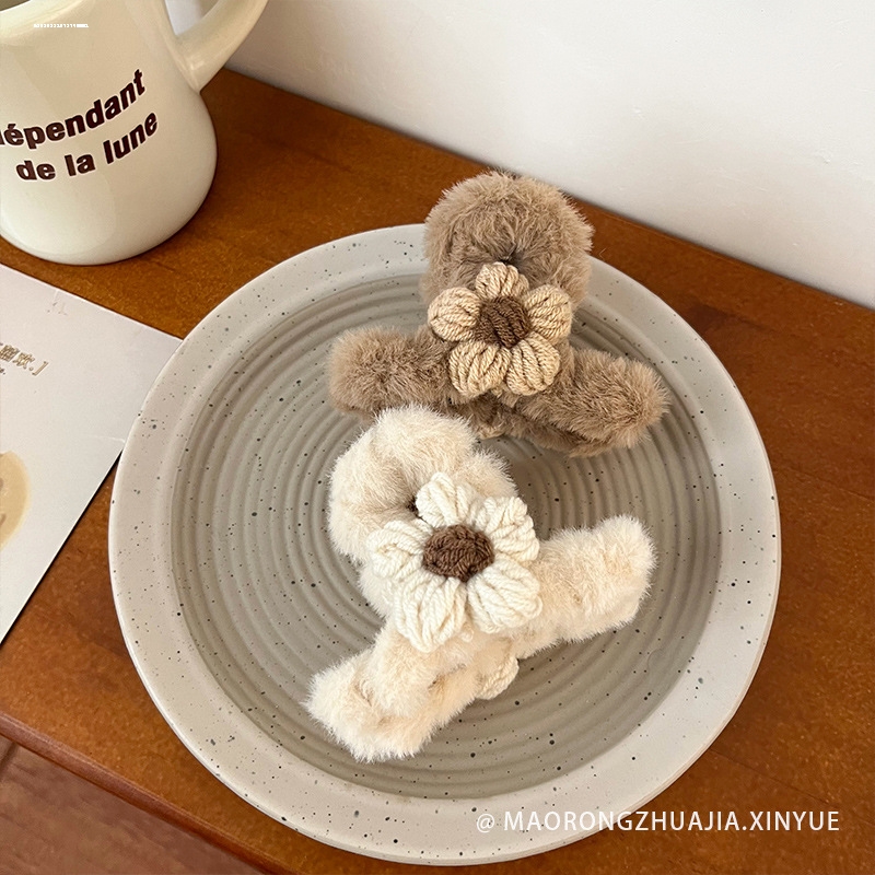 发卡精致气质发饰时尚百搭发量毛线花朵绒抓夹简约新款设计盘发