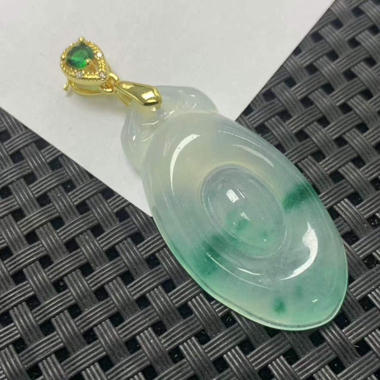 【九矿】F312白底漂绿胖扣吊坠