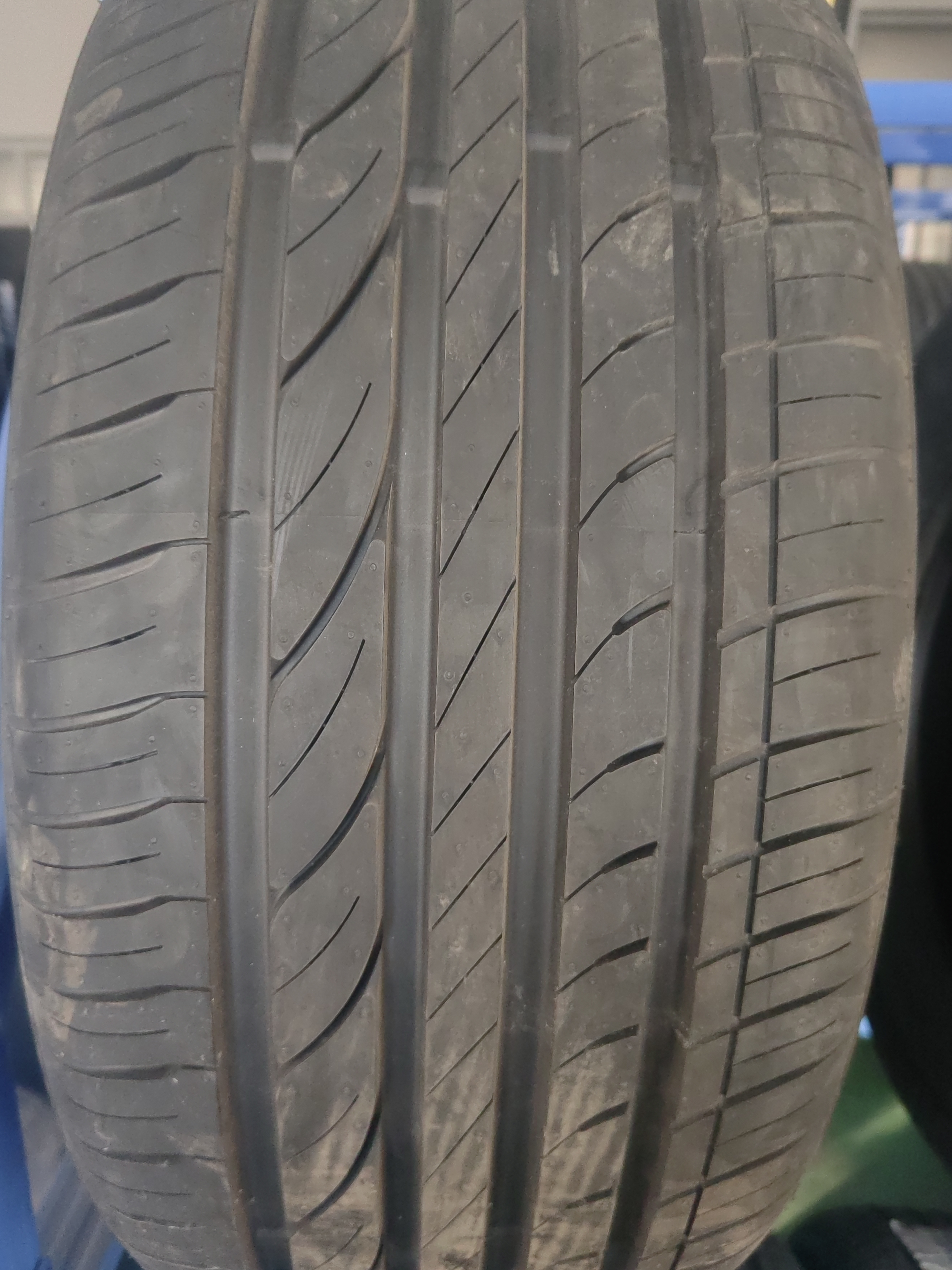 轿车轮胎舒适静音