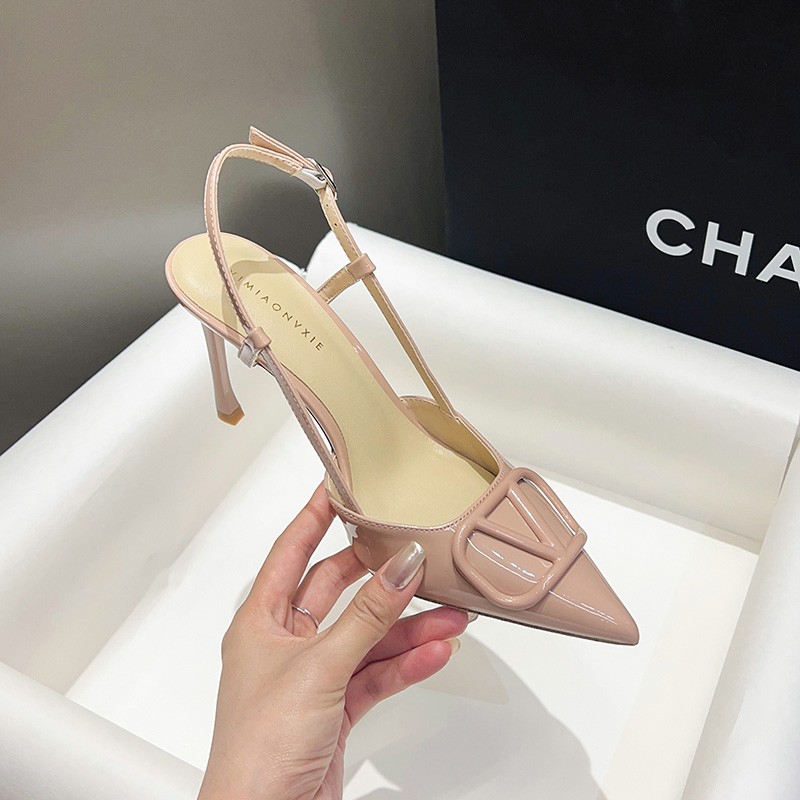春夏季新款尖头V扣法式外穿细跟高跟鞋网红一字带后空包头凉鞋女