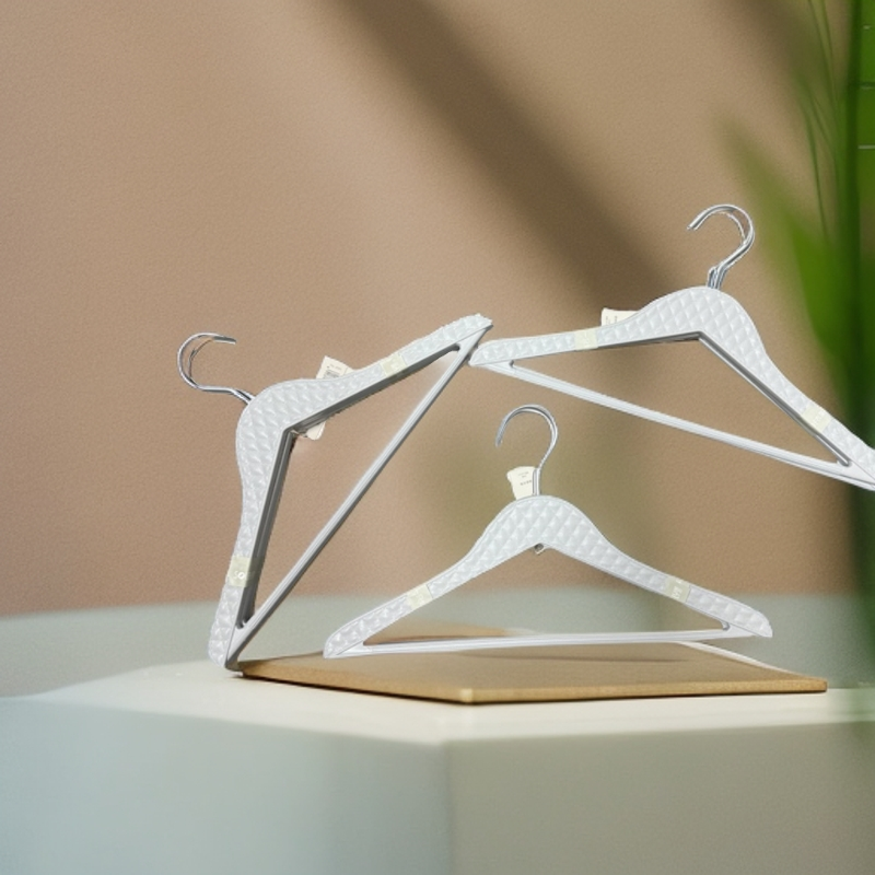  高质量极简风家用晾衣服衣架9个