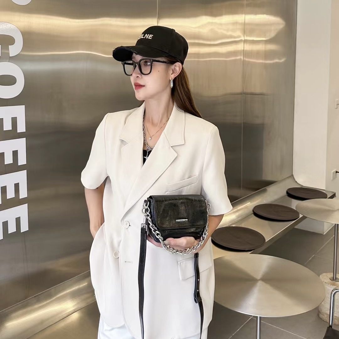 头层油蜡牛皮休闲链条斜挎包