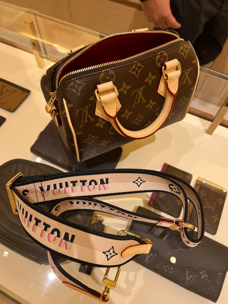 未使用 LouisVuitton/路易威登  澳海贝/speedy20黑肩带