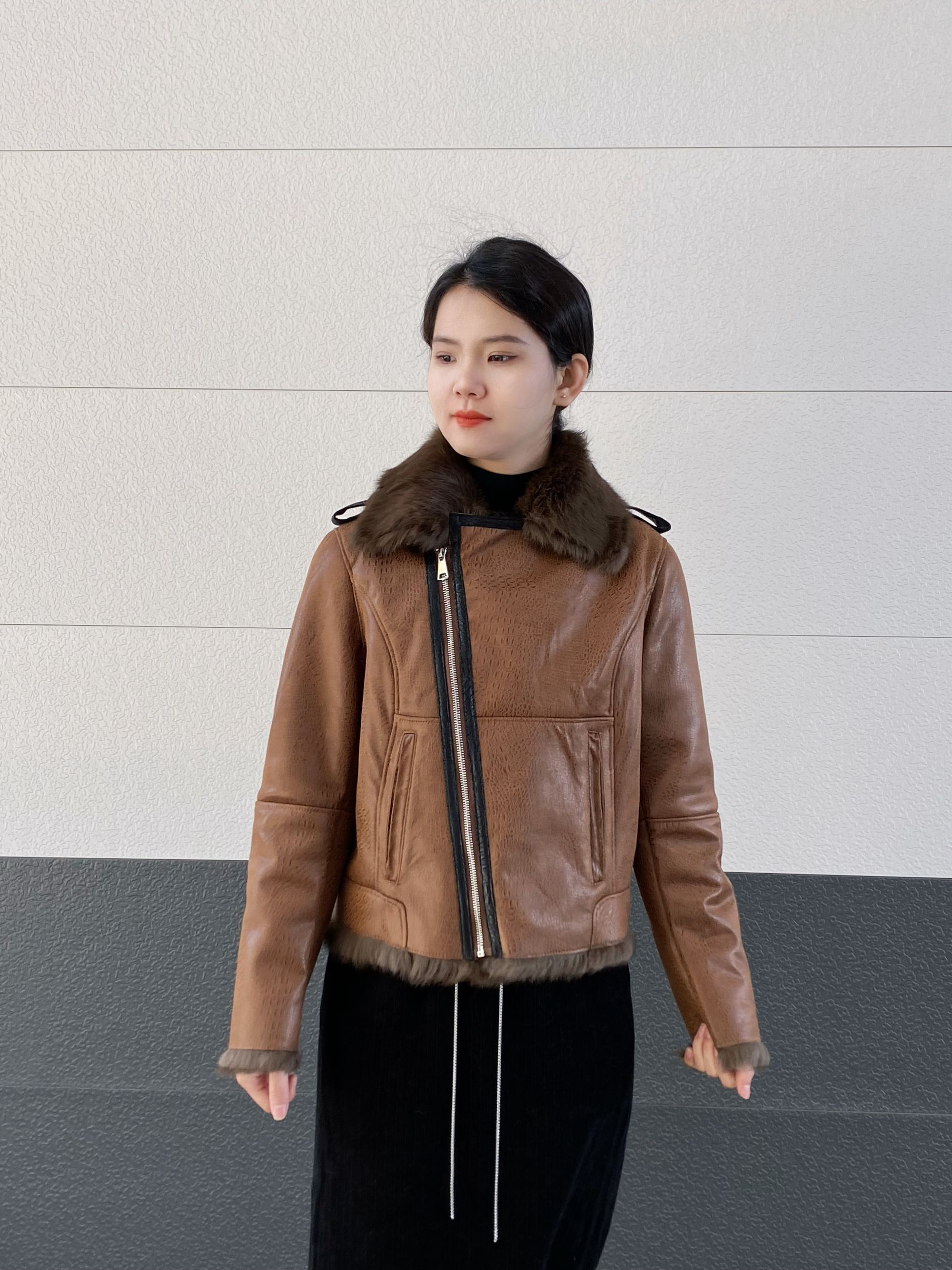 兔皮毛一体简约柔软秋冬加厚气质皮衣短款真皮外套