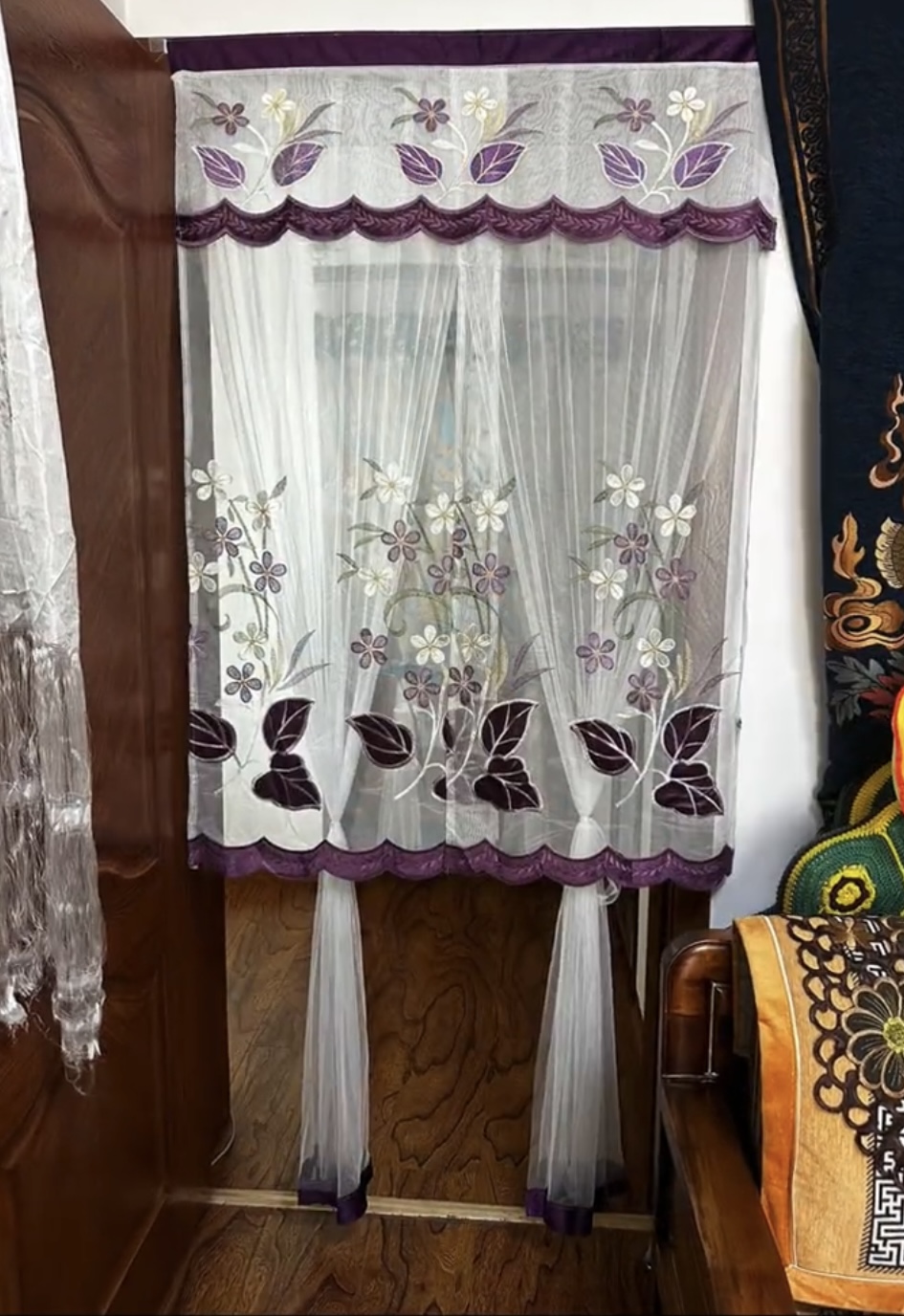 拉萨发货纱门帘家用空调隔断帘绣花落地纱帘免打孔魔术贴厨房家用