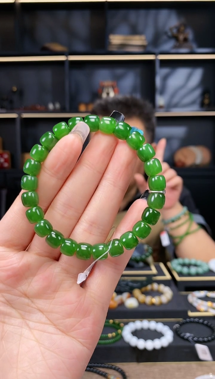 【闪购商品】和田玉-未镶嵌8.5mm碧玉极致弧手串