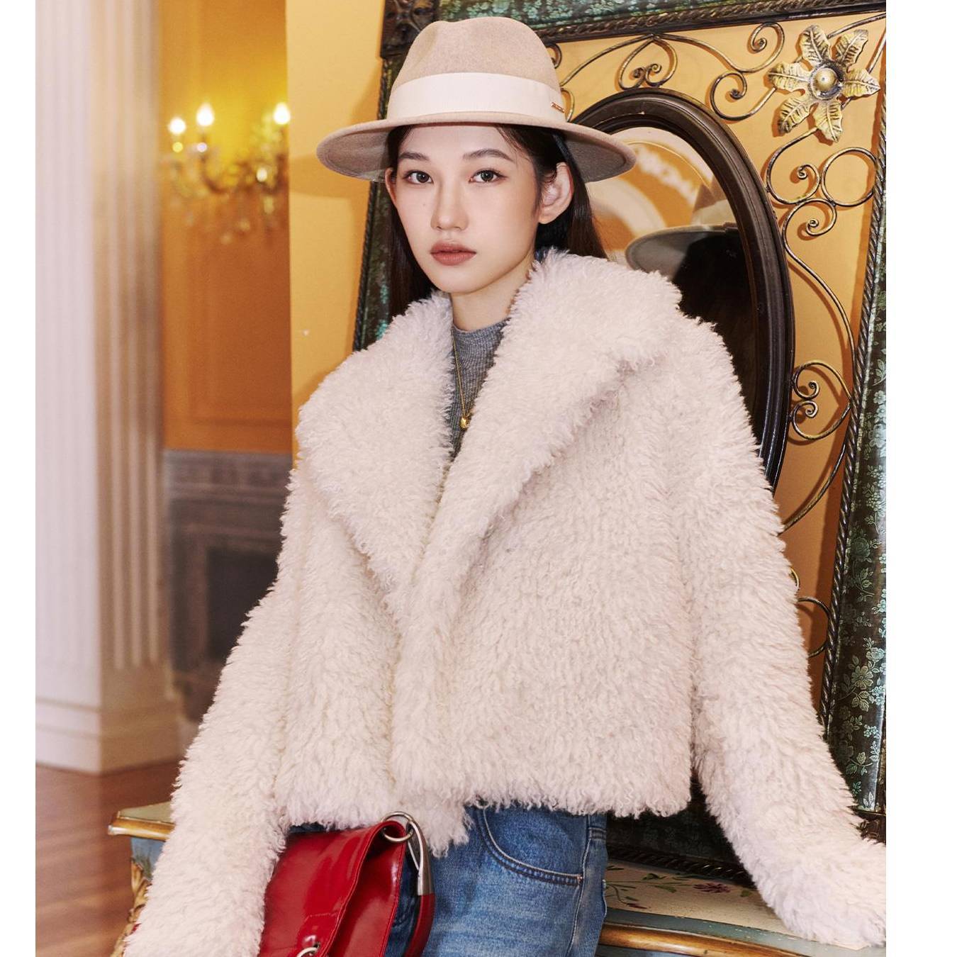 叶谦原创设计秋冬新款温柔奶白时尚短款外套YDFLC18325