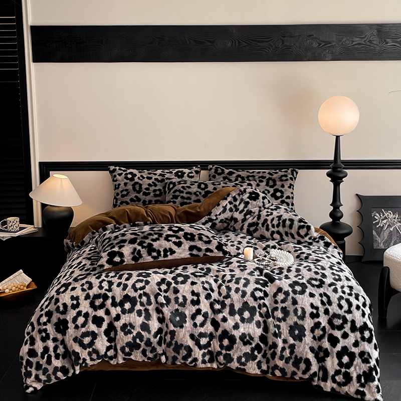 轻奢高级感豹纹牛奶绒四件套加厚珊瑚绒被套双面绒被罩床单床笠款