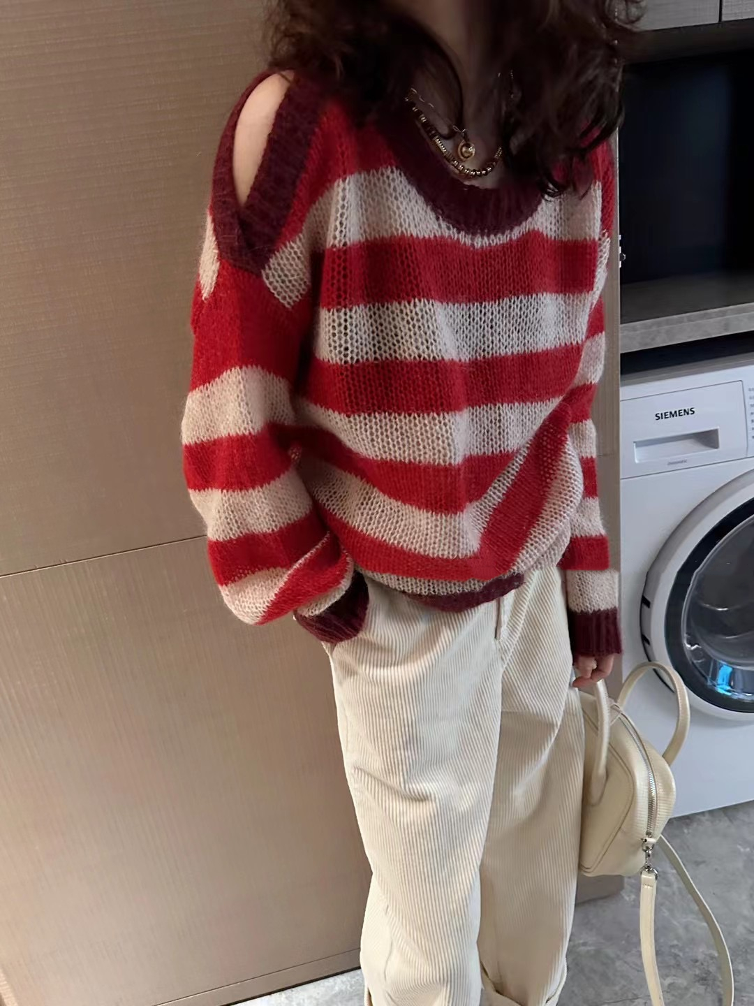 秋冬新款露肩毛衣女宽松慵懒风圆领百搭拼色条纹复古韩版针织上衣