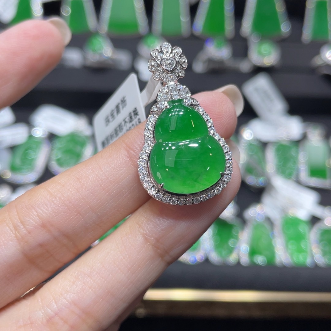 翡翠颈饰18K金镶嵌天然缅甸翡翠