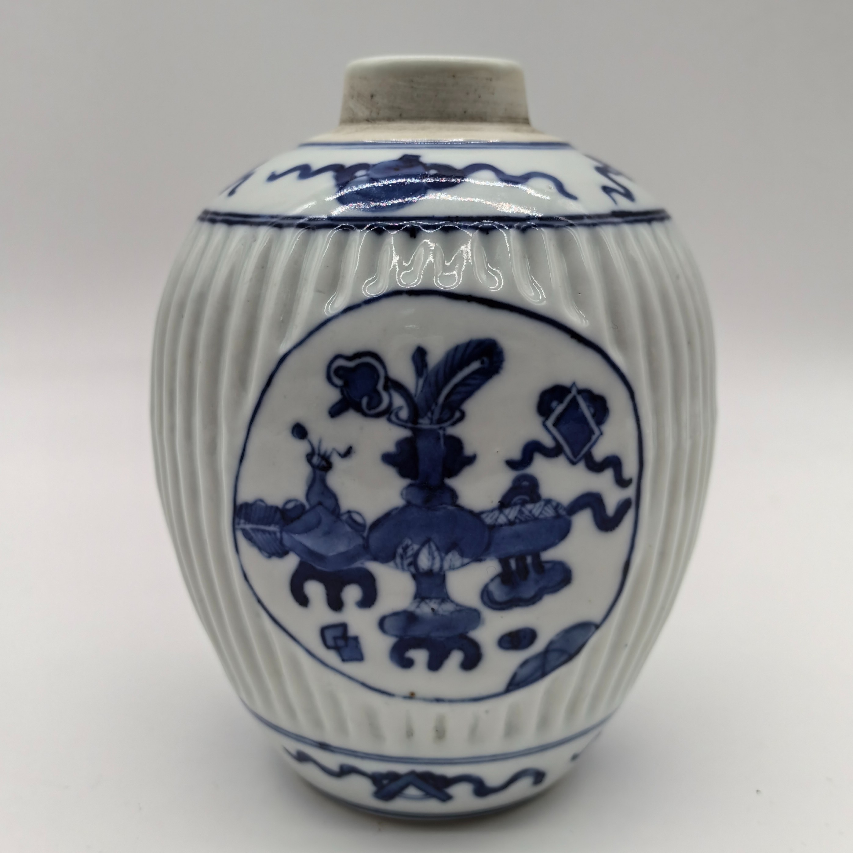 清晚期白翻瓜棱开窗青花博古纹 人头罐-Q20231215017