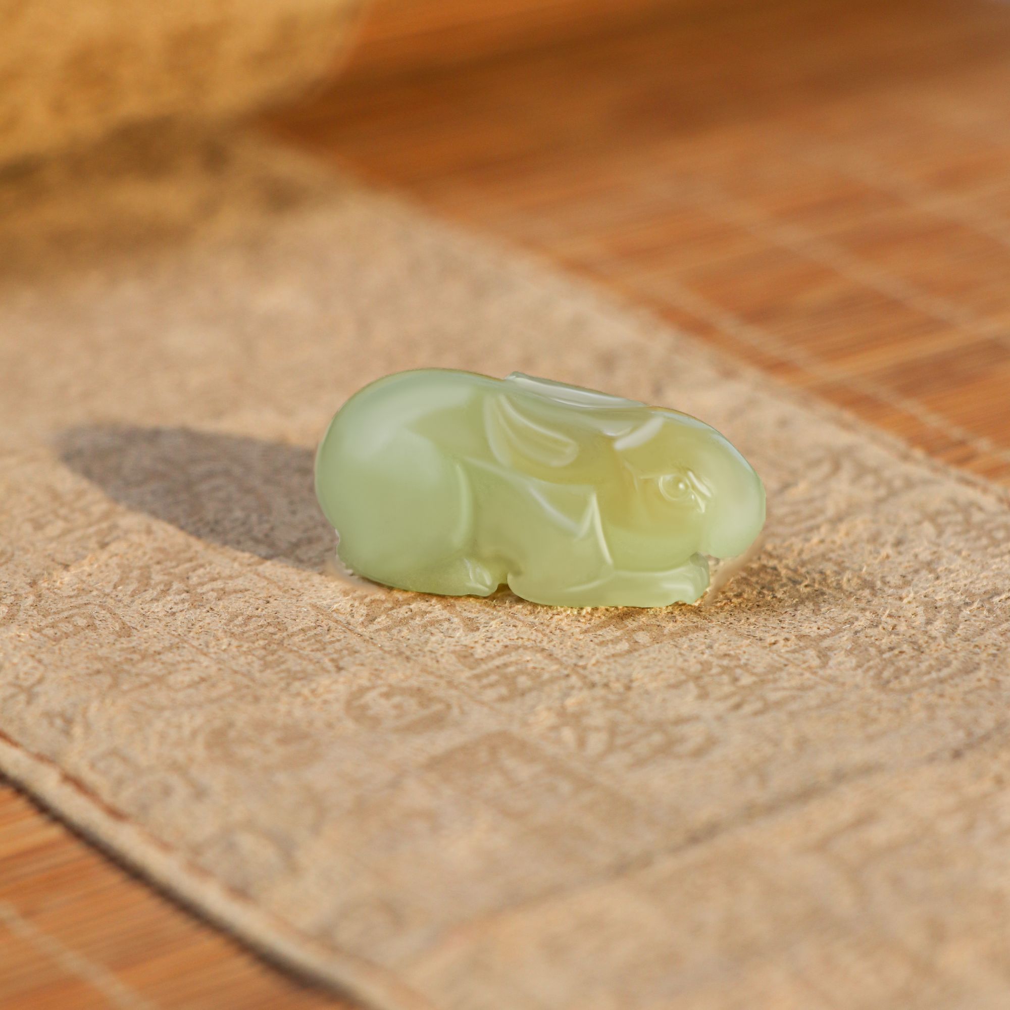 天然和田玉新疆若羌黄口玉兔吊坠A064