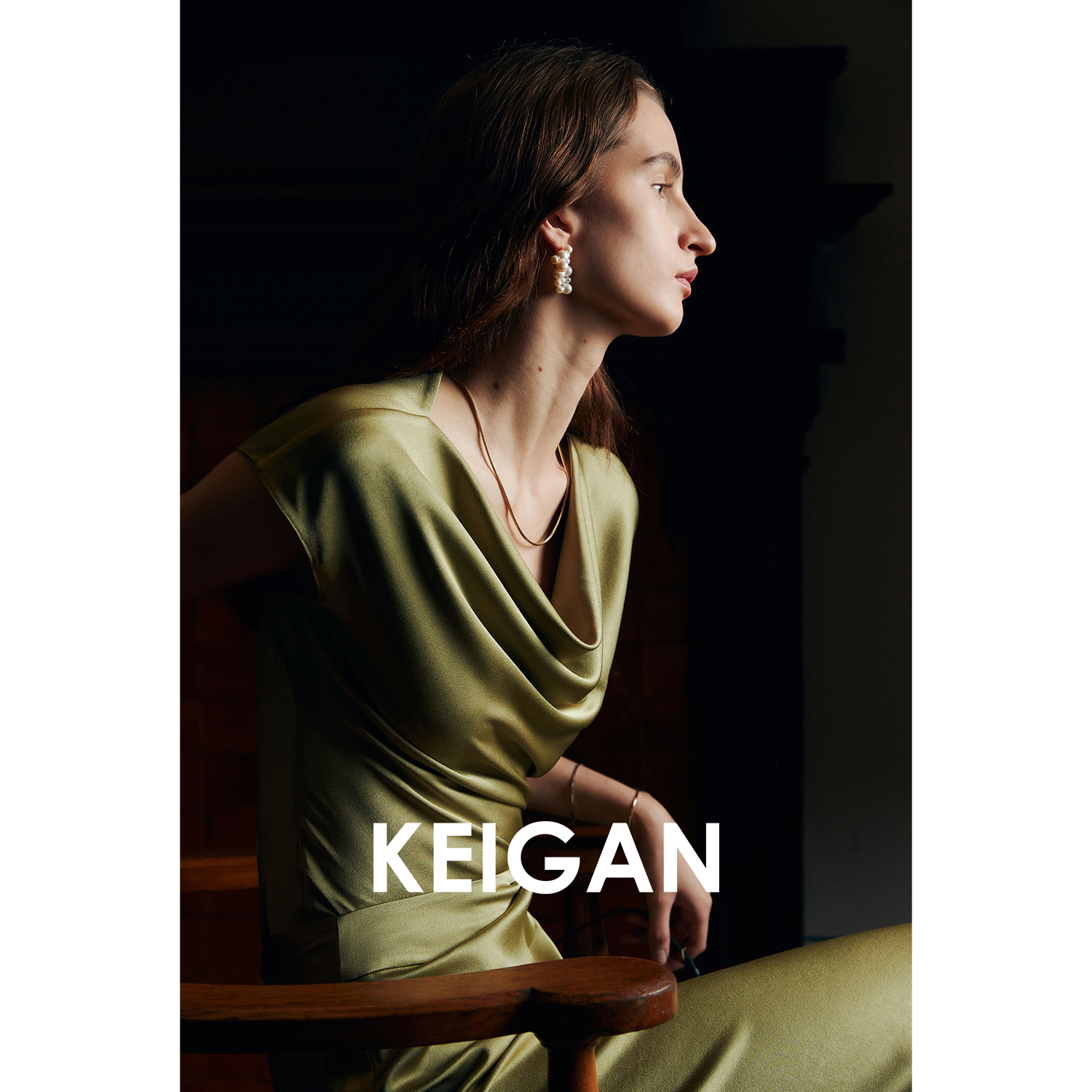 开间/刚需B备进口三醋酸鎏光缎面垂坠斜裁荡领上衣连衣裙