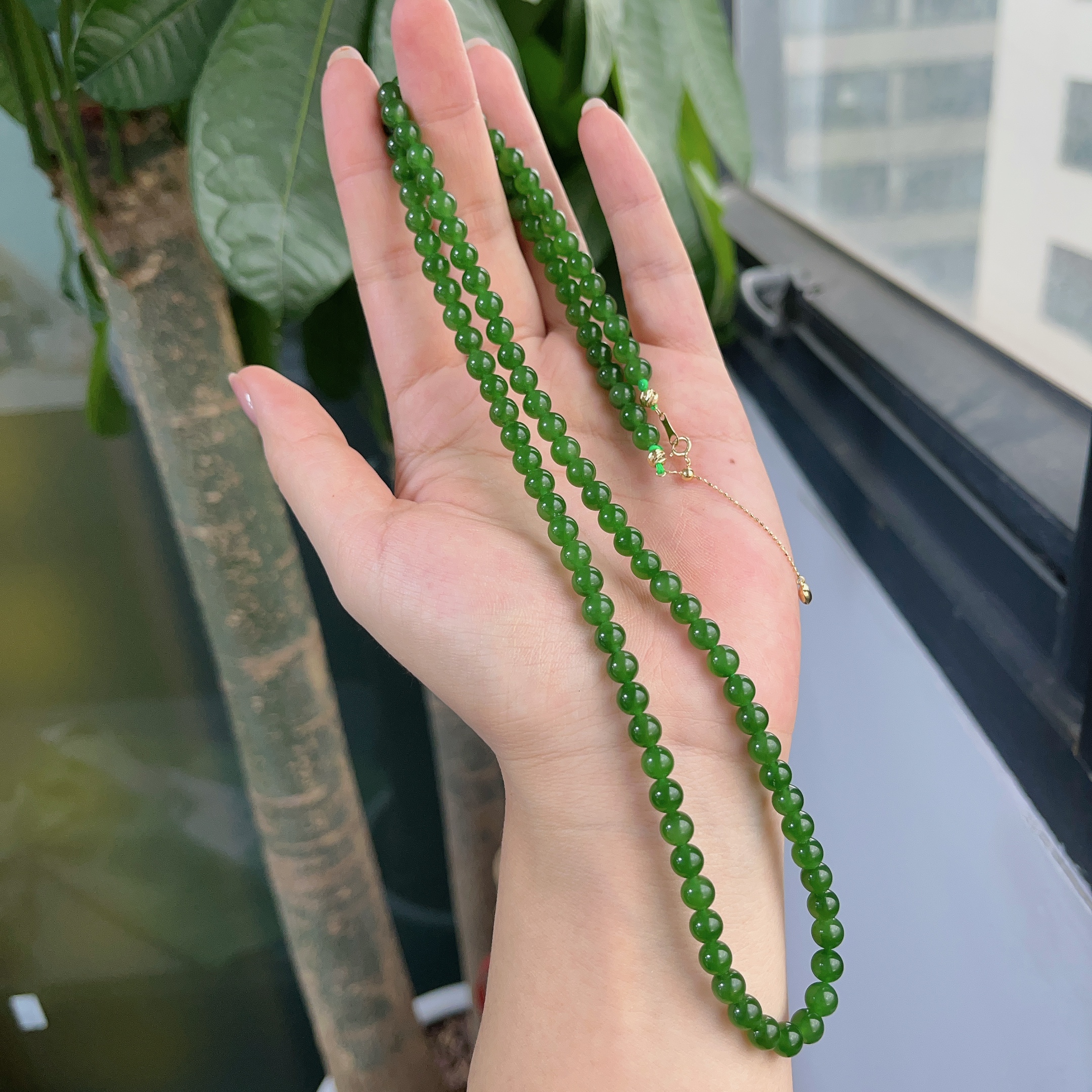  【郭老师】约6mm高品辣绿碧玉圆珠项链18k金爱心调节扣头 长约64cm