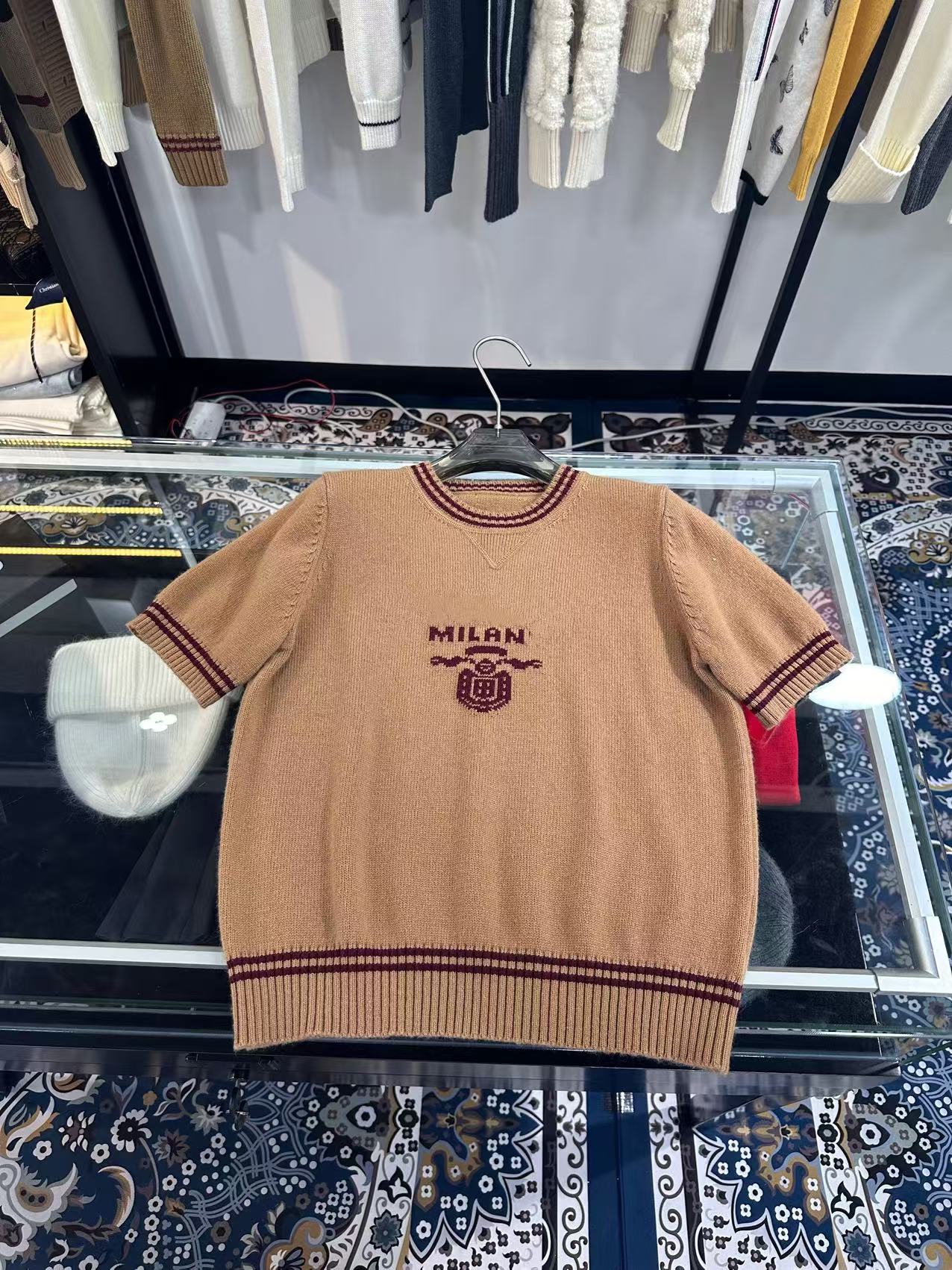 安哥拉红针织套头短袖毛衣