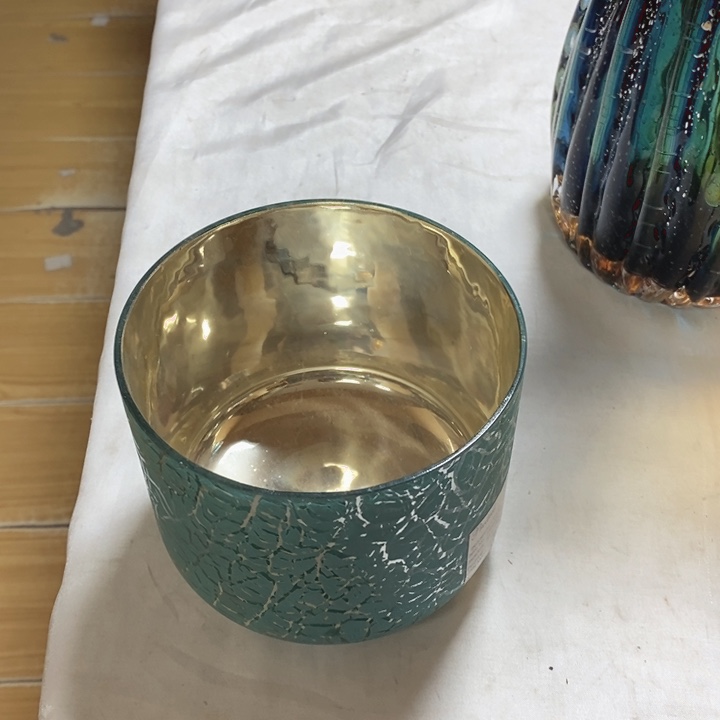 花瓶高12厘米口径13厘米