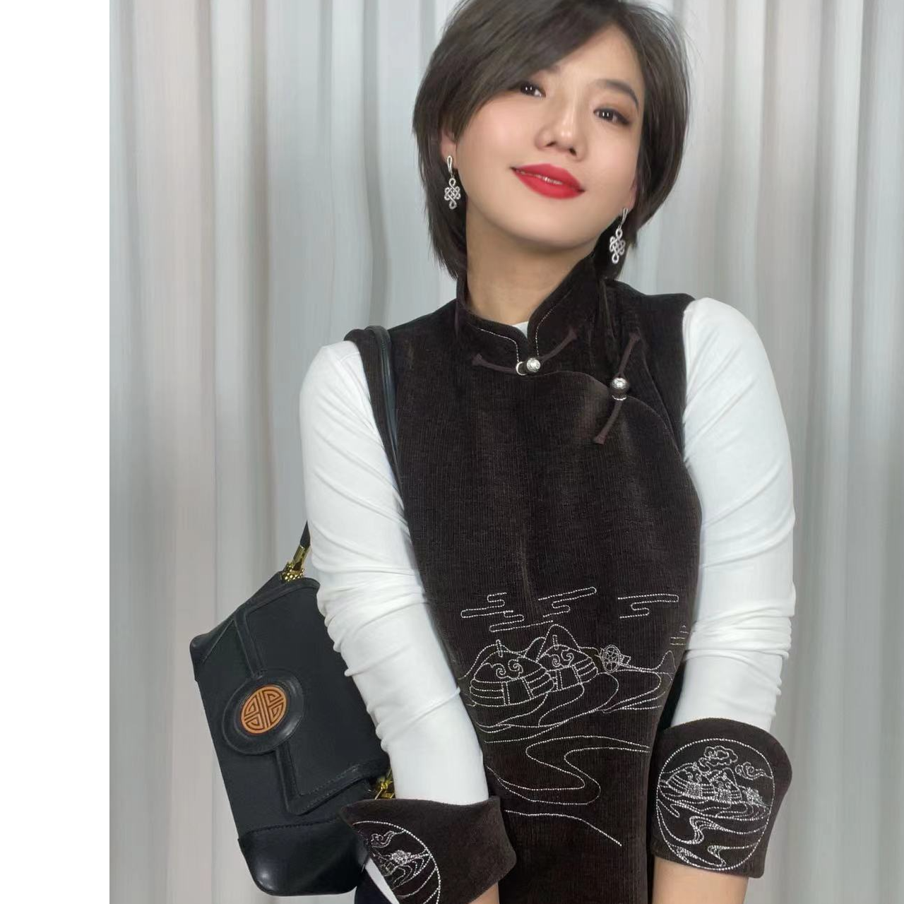 607打底衫 女士刺绣打底衫 时尚 百搭气质款