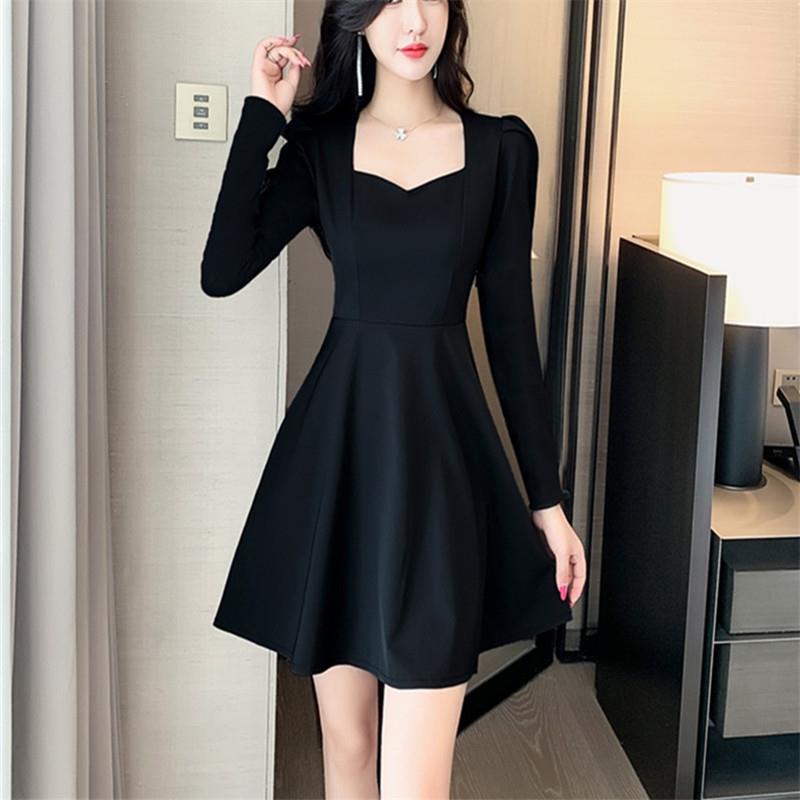 2023秋季新款女装气质收腰方领小黑裙别致赫本风长袖连衣裙子女