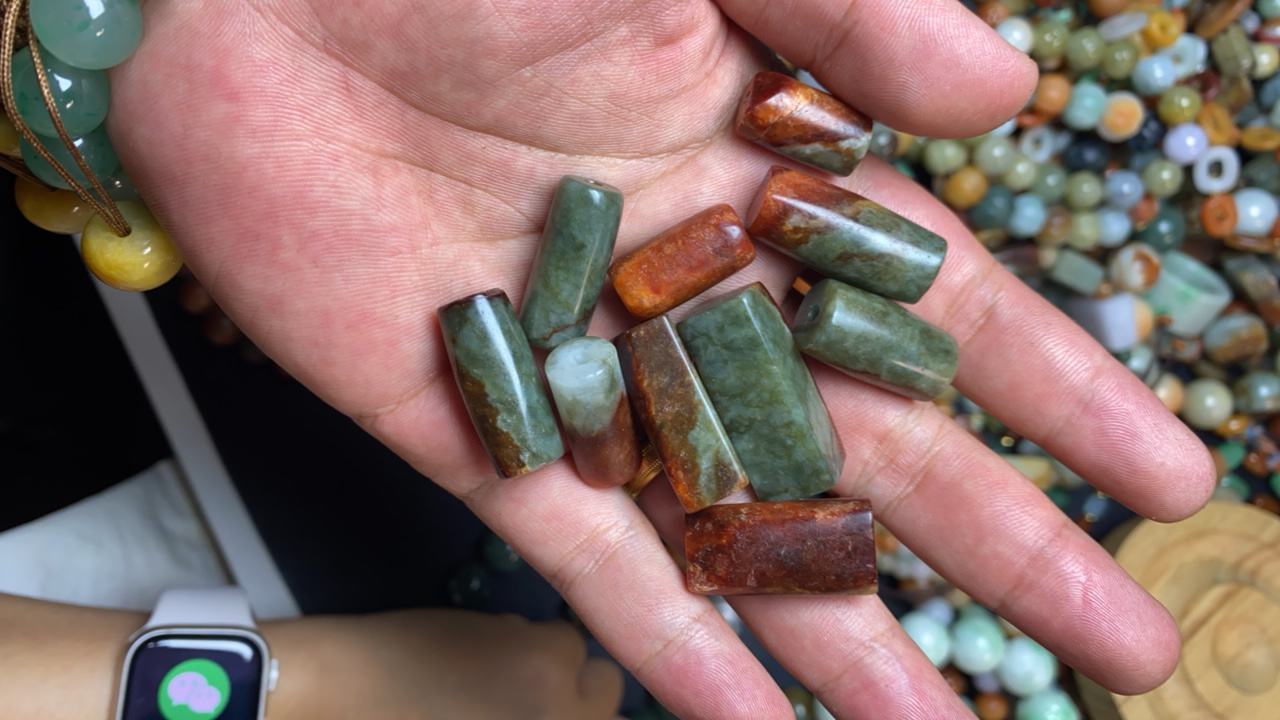 腾冲老料翡翠桶珠