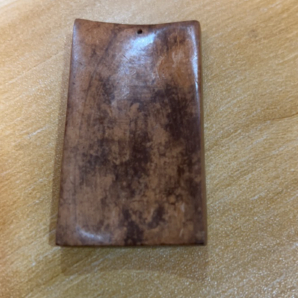 橄榄核雕刻牌子hz62