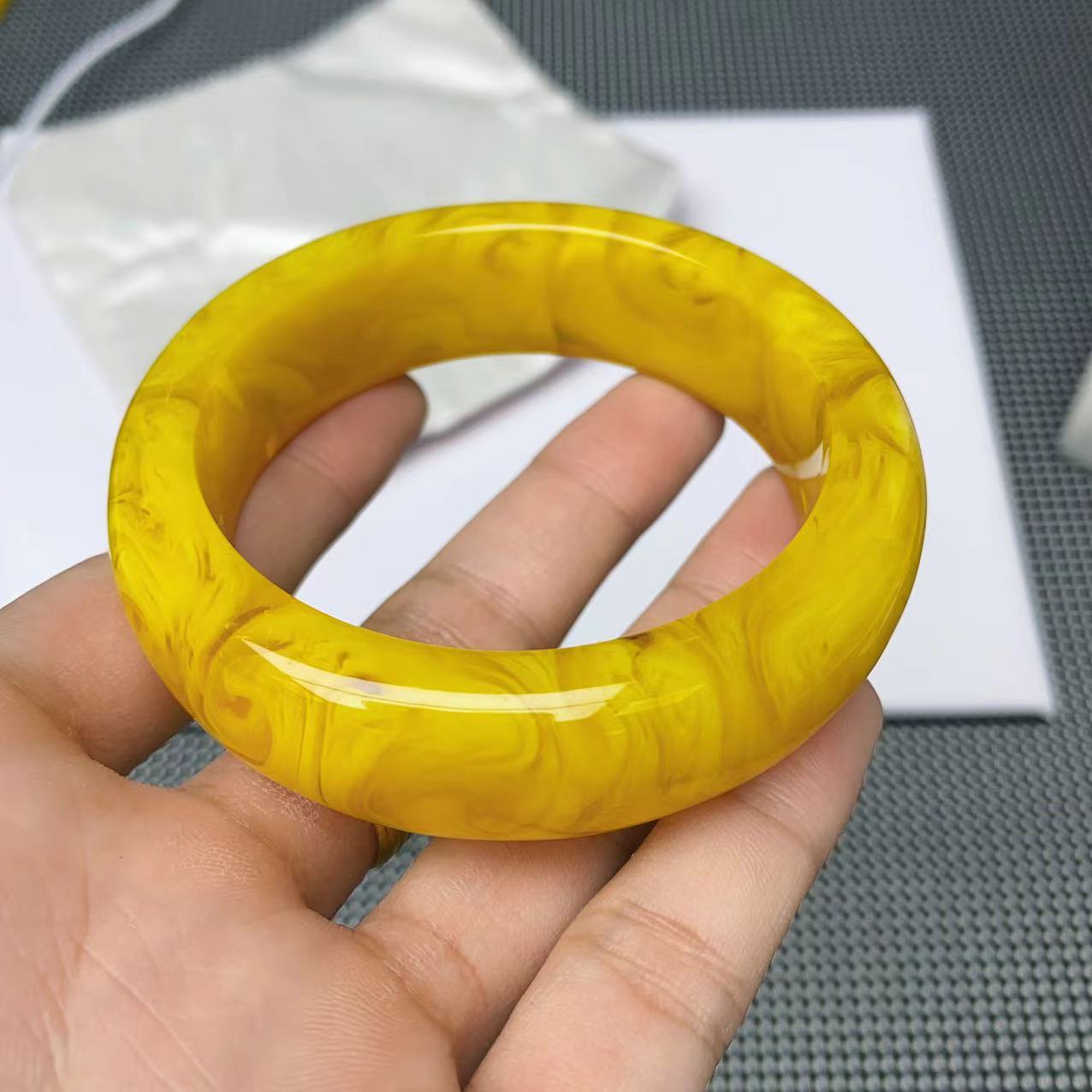 [石矿]Q28黄密色常规时尚精致女士日常百搭多样性发一个奇石