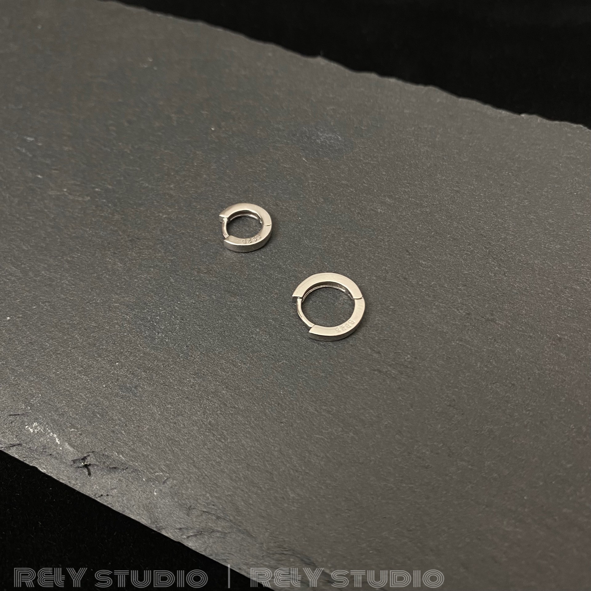 925银耳饰 R&Y 通体银 | ins港风复古电白光面侧耳耳扣浮力品