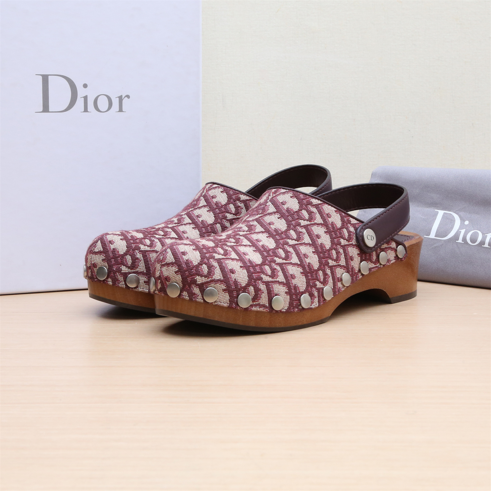 全新未使用  小花汤汤/P204302278/DIOR 木屐鞋 酒红色