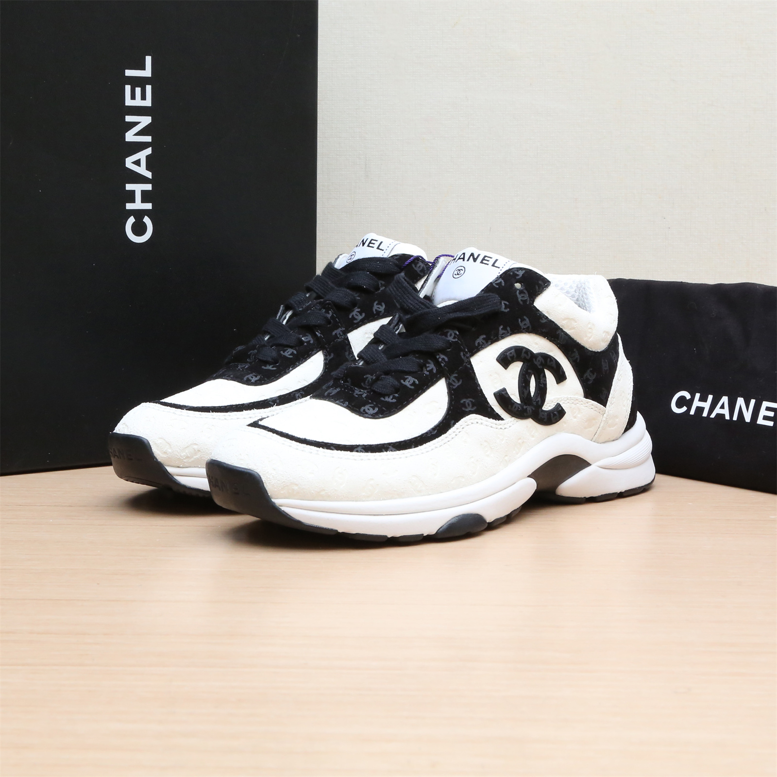 全新未使用  小花汤汤/P204303732/CHANEL 小logo运动鞋
