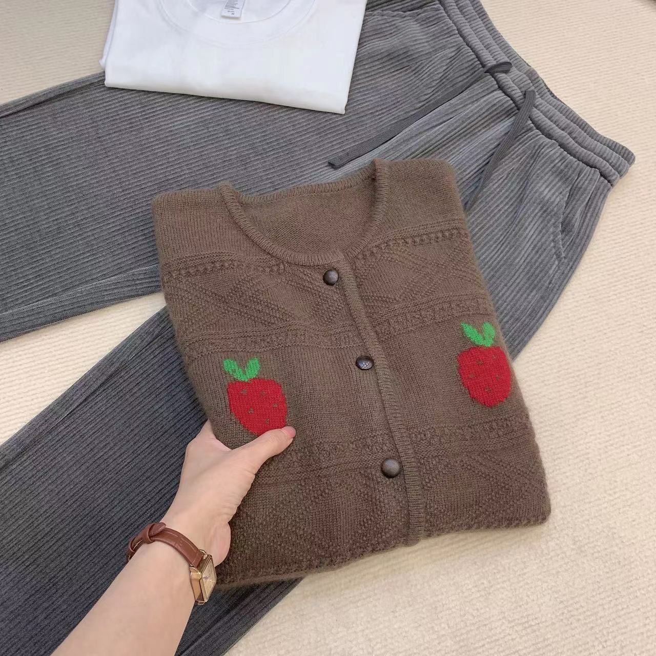 圆领小萝卜针织开衫