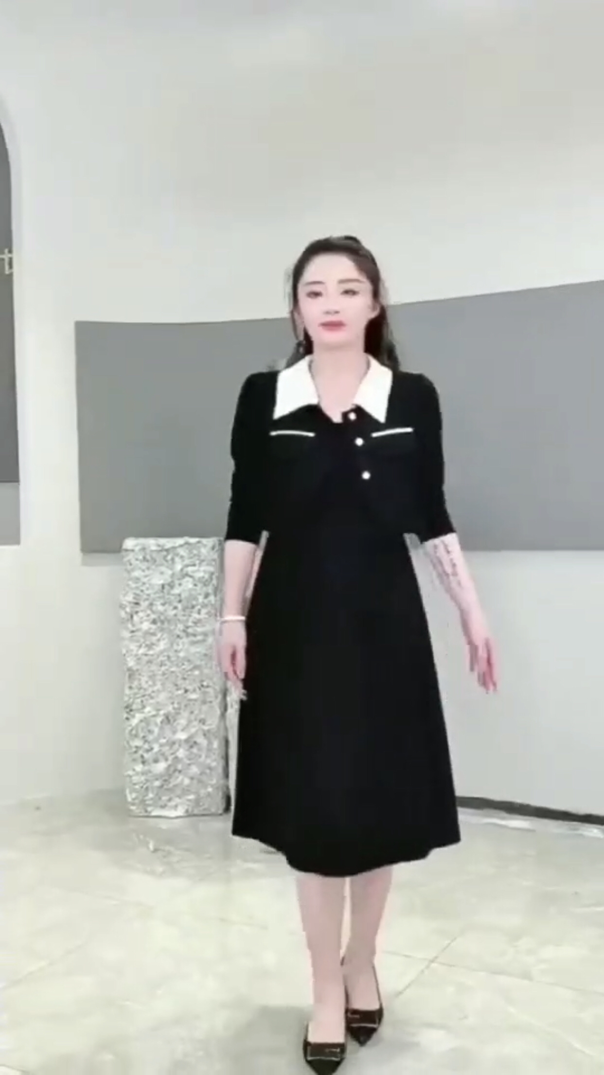 假两件套翻领连衣裙