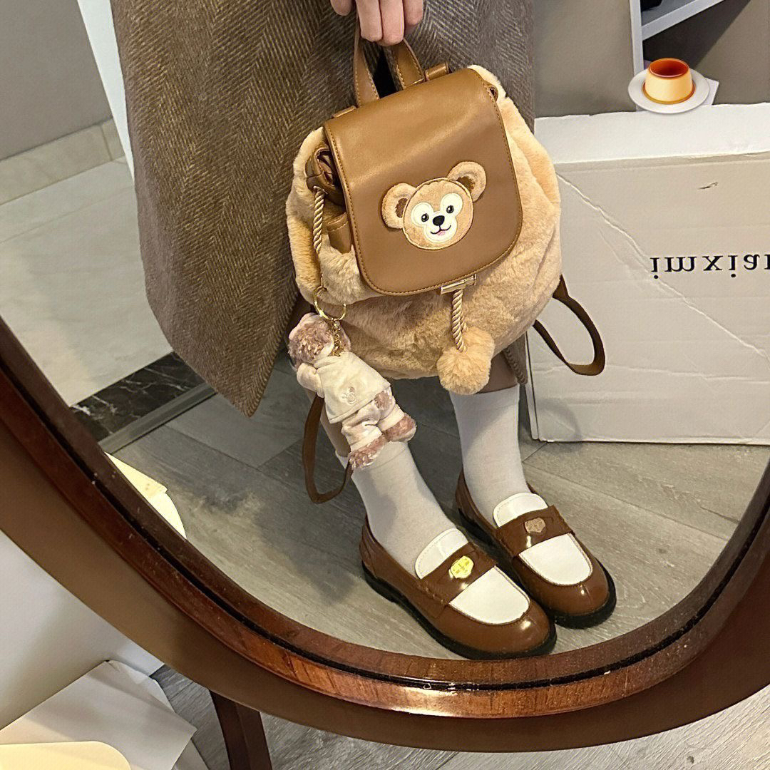 2023秋冬新款迪斯尼同款达菲熊水桶少女心可爱毛绒书包双肩包