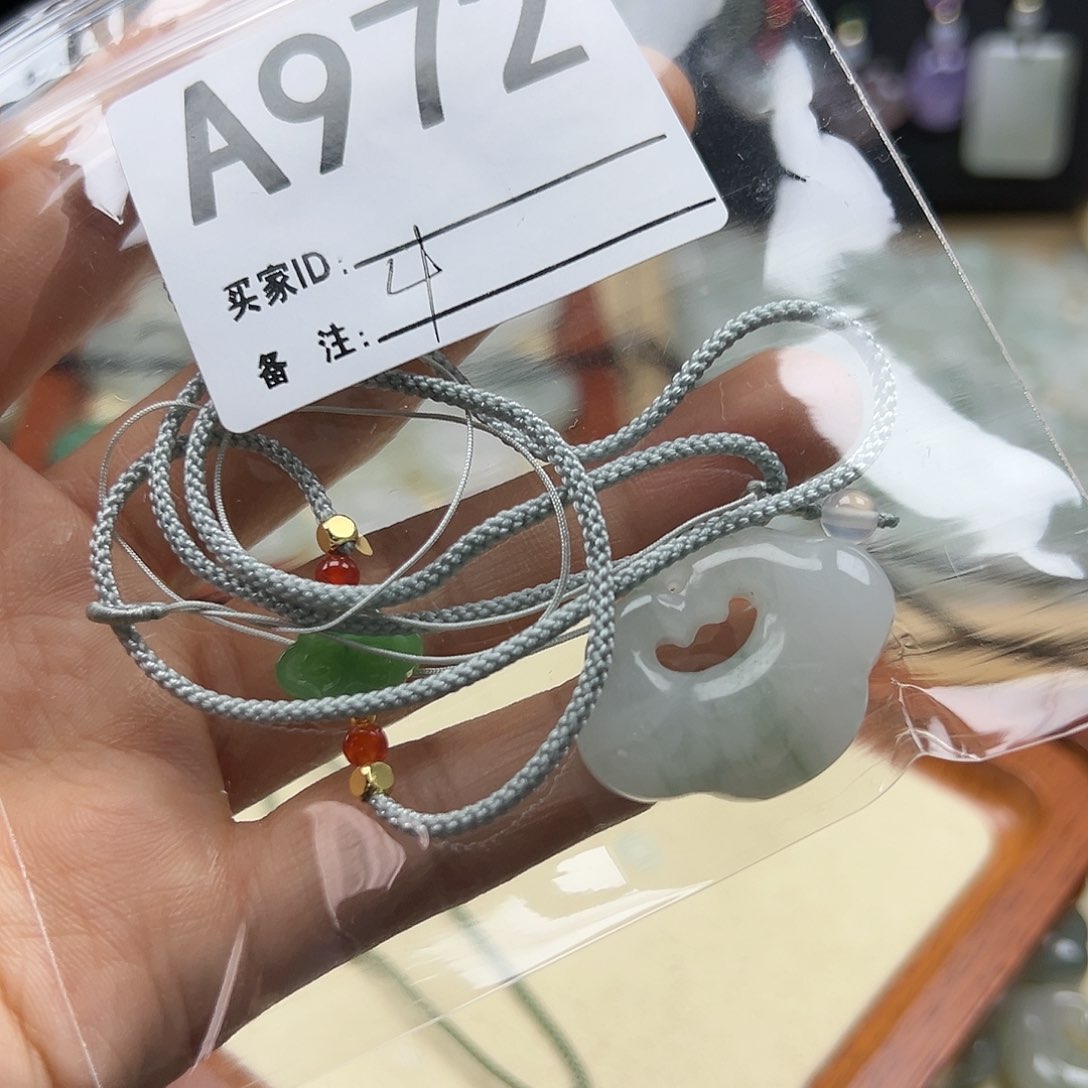 石英质玉颈饰合金?***?