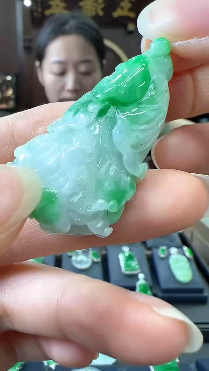 【闪购商品】翡翠颈饰18K金镶嵌白菜