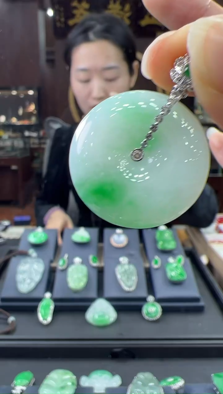 【闪购商品】翡翠颈饰18K金镶嵌平安扣