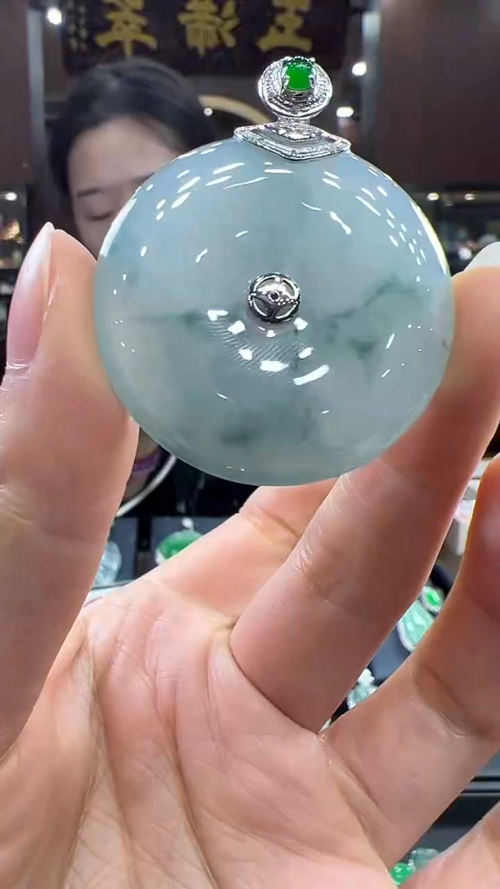 【闪购商品】翡翠颈饰18K金镶嵌平安扣