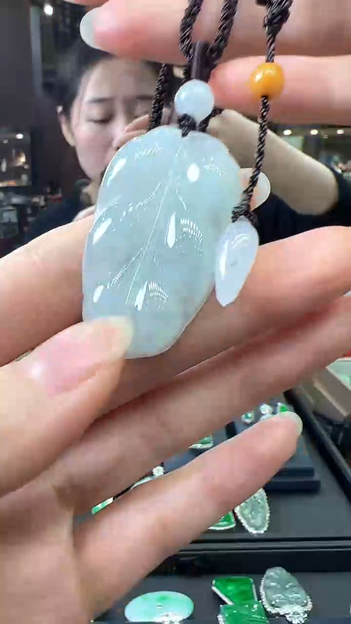 【闪购商品】翡翠颈饰未镶嵌叶子