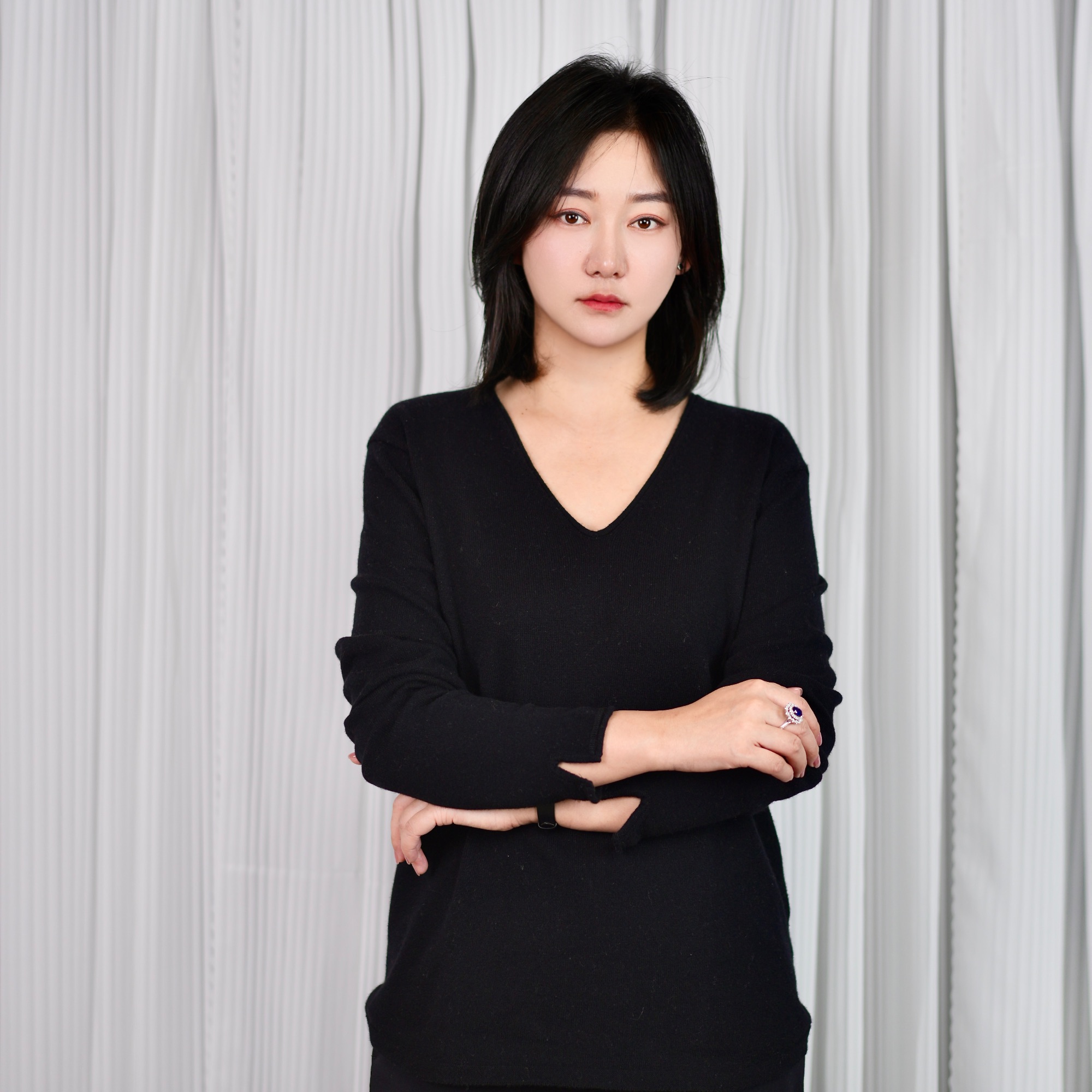 秋冬新款时尚通勤保暖打底毛衣女士纯色v领长袖羊绒衫