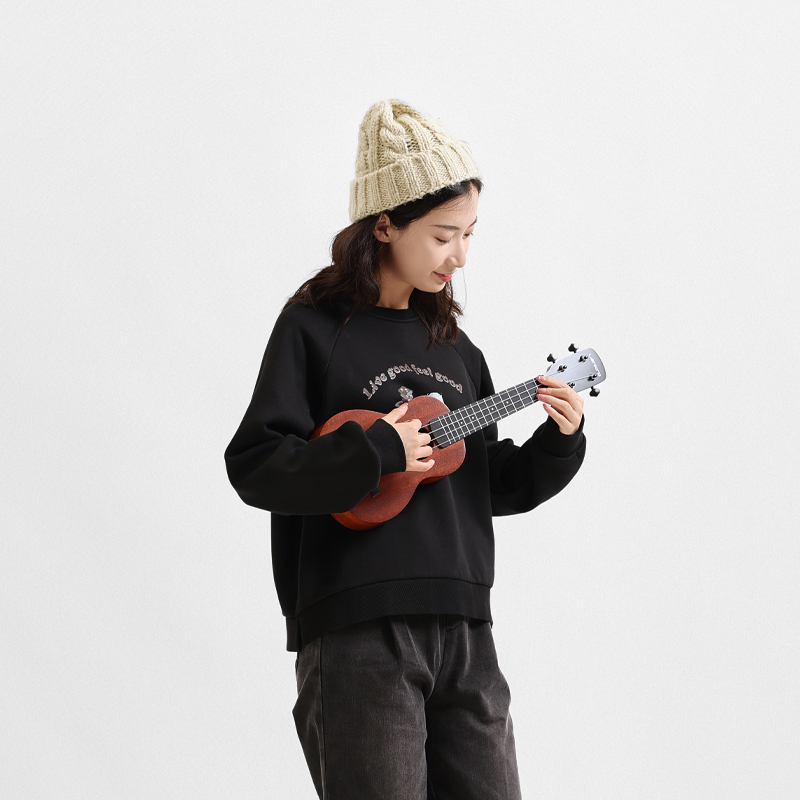 BBFER本依凡23年冬季女TSSWY0181圆领无帽套头插肩袖印花长袖卫衣