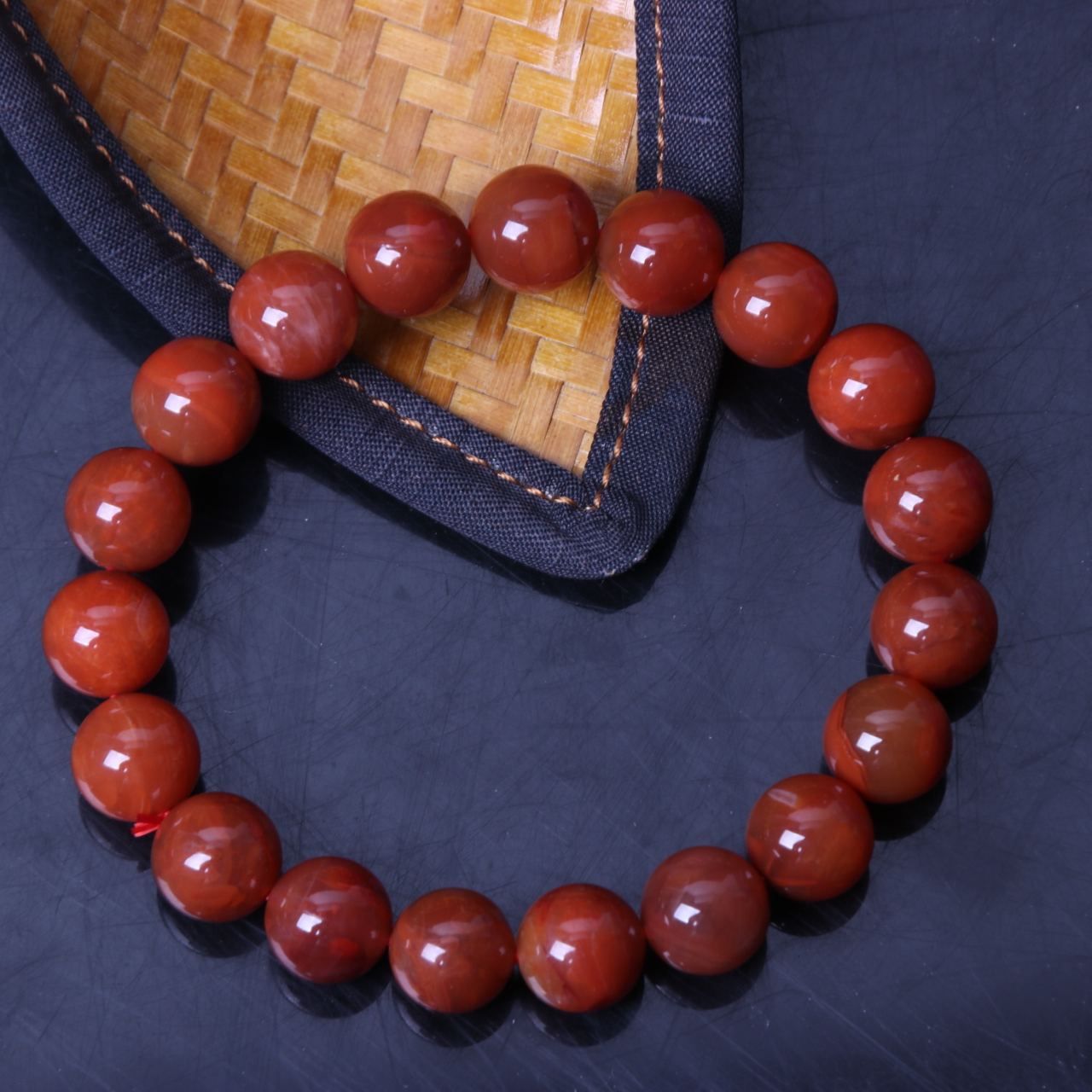 精美南红玛瑙瓦西圆珠手串一条P381