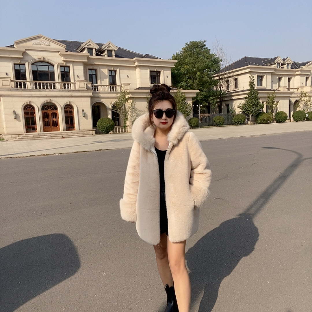 2025新款大毛领锦鲤貂绒85cm皮毛一体连帽时尚女款大衣