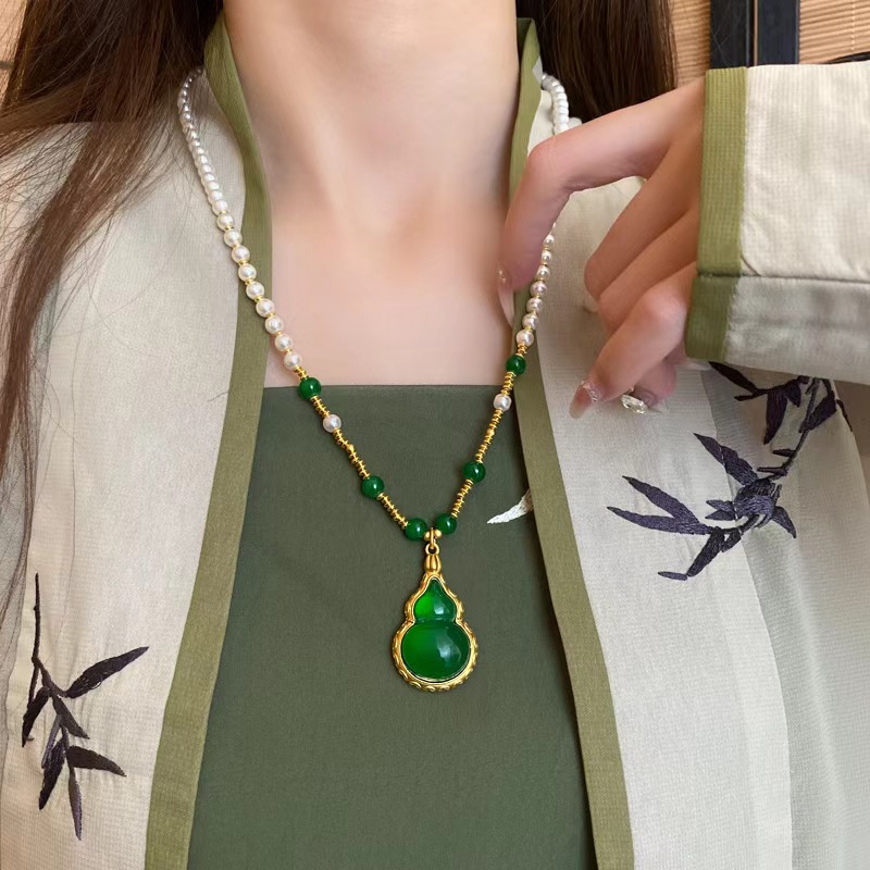 新中式国风绿色吊坠项链小众饰品复古气质国风锁骨链长款【赠礼盒)