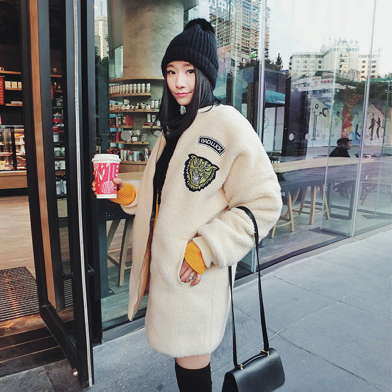 【温馨】正品米白色仿羊羔毛外套女中长款宽松虎头潮流保暖2024