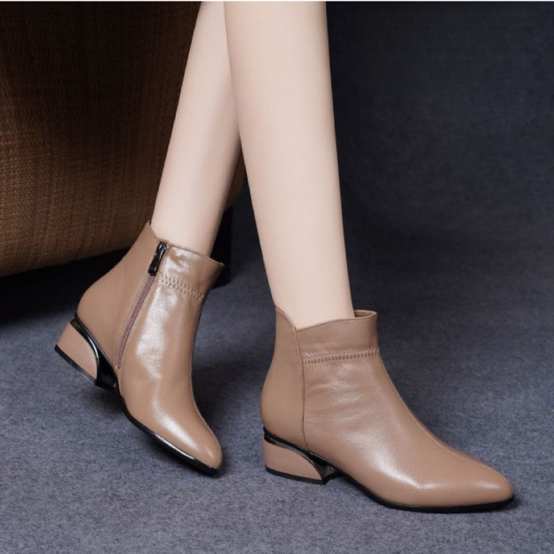 冬款新款2023秋冬新款尖头短靴女低跟粗跟百搭气质加绒马丁靴