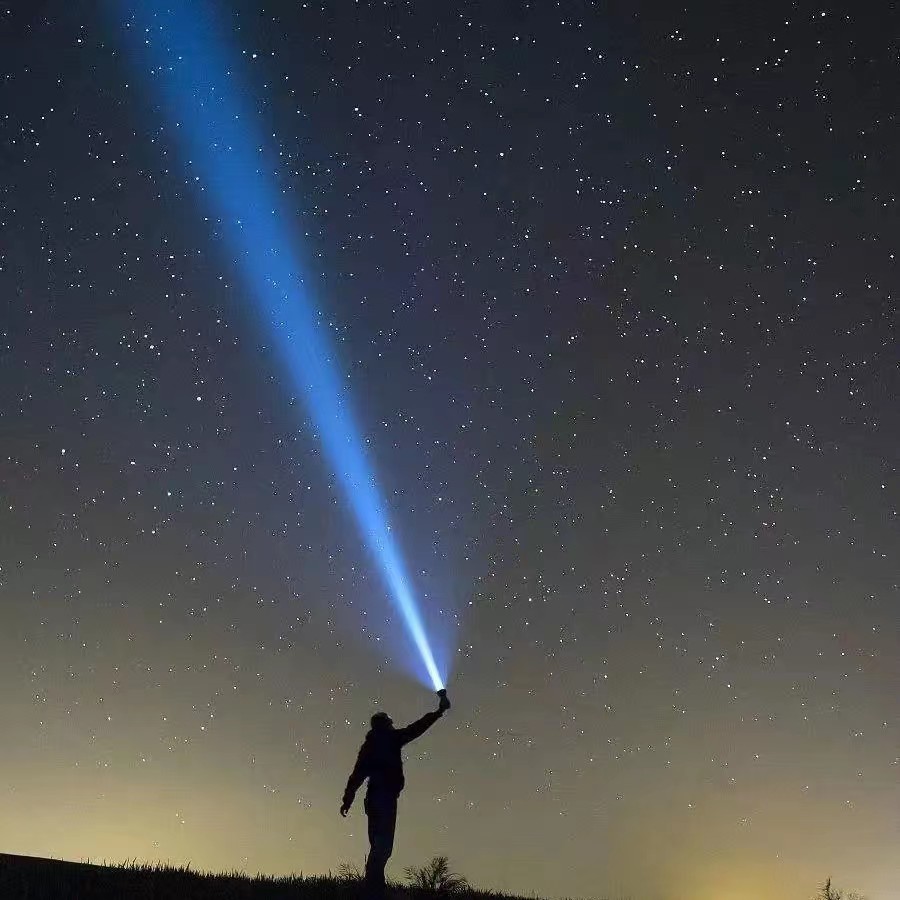 户外强光手电筒爆亮远射户外登山家用
