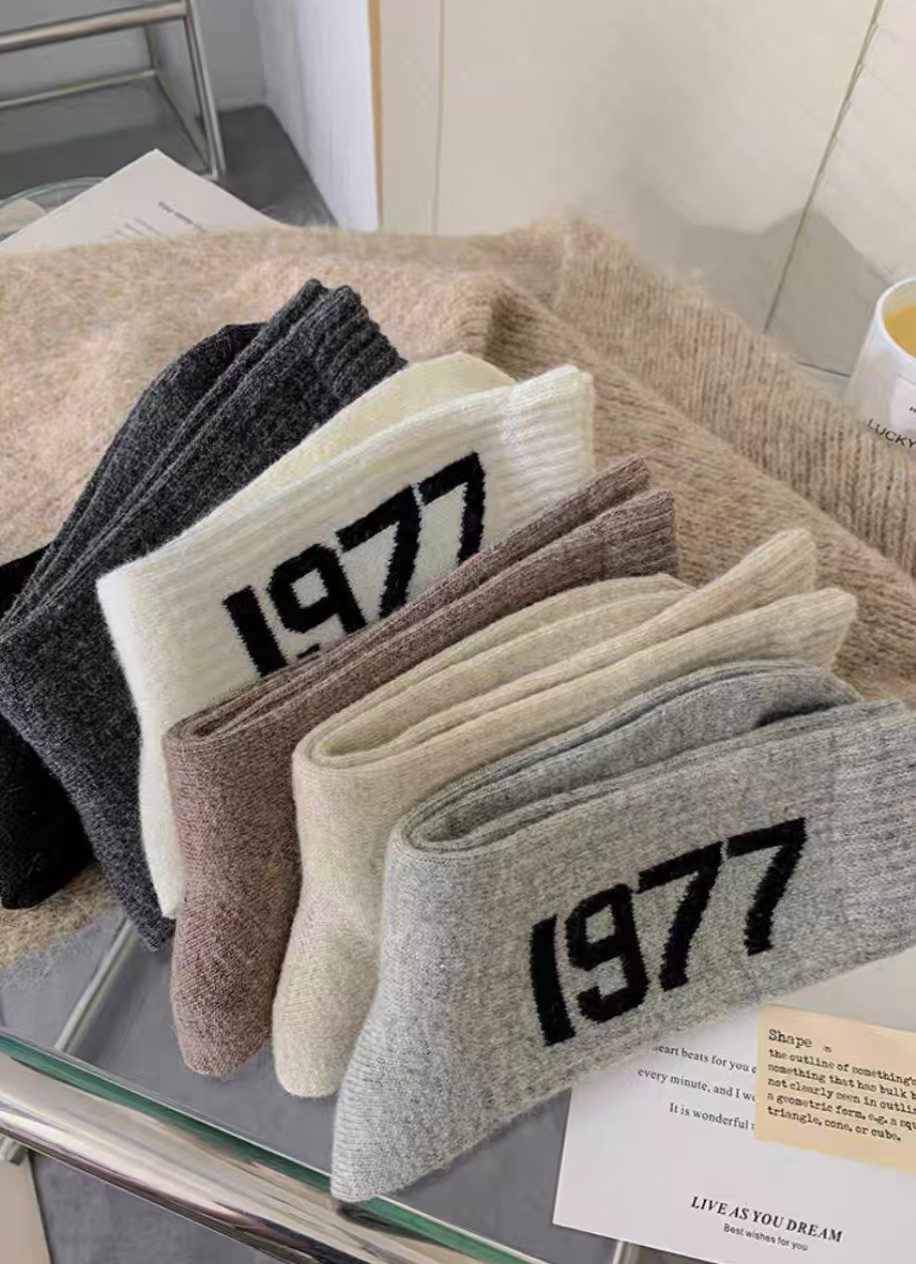 羊毛袜1977数字中筒袜春秋个性ins风潮搭加厚女袜情侣袜秋冬纯色