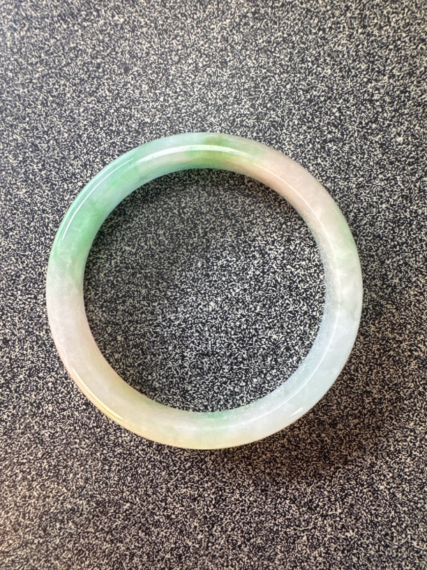 T665 缅甸白底青绿山水翡翠手镯